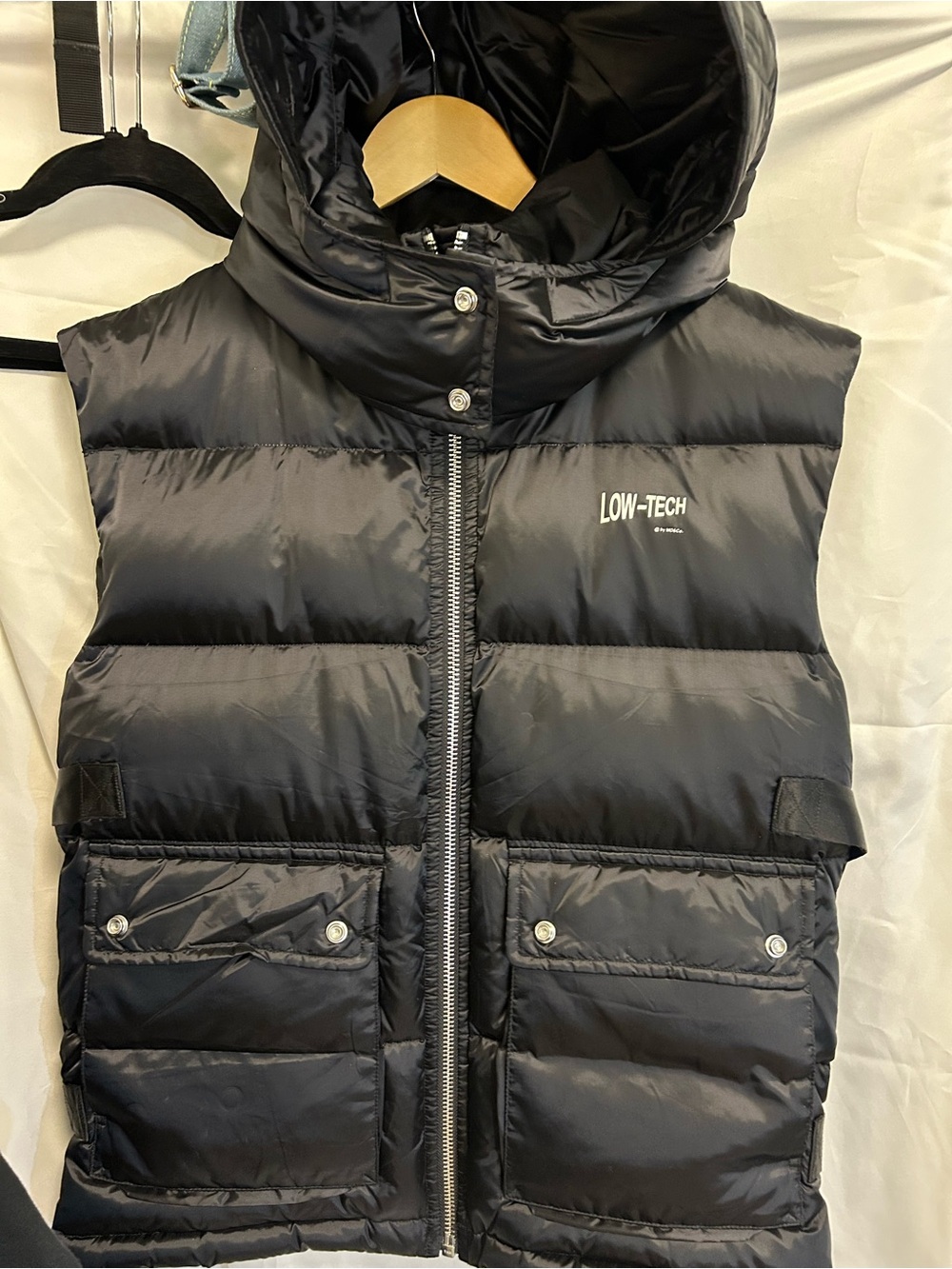 MO&Co. LOW-TECH 90% Down Puffer Vest